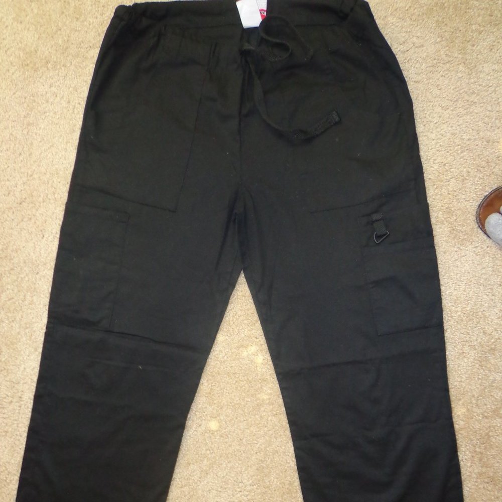 Black Unisex Scrub, size Large, by Chic Flex